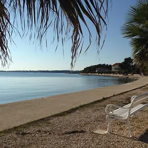 apartmani-biba-vir.hotelinzadar.com/